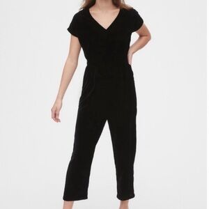 Gap Velvet V-Neck Ankle Jumpsuit 2P Black